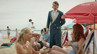 Magdalena Poplawska - Osiecka s01e07 (2020) hot scene on the beach