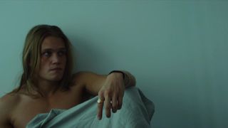 Camille Rutherford - Neuf meufs s01e02 (2021) celebrity hot scene