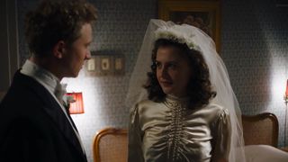 Annina Walt - Frieden s01e01e03e04e06 (2020) celeb sexy video