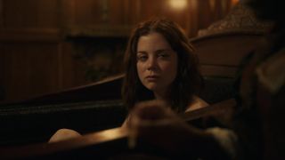 Charlotte Hope â The Spanish Princess s02e07 (2020) actress boobs scene