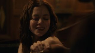 Charlotte Hope â The Spanish Princess s02e07 (2020) actress boobs scene