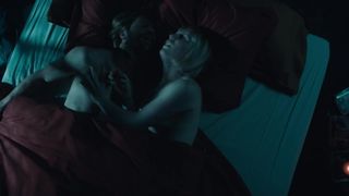 Emilie Blaser, Isabelle Caillat - Cellule de crise s01e04e06 (2020) celeb boobs scene