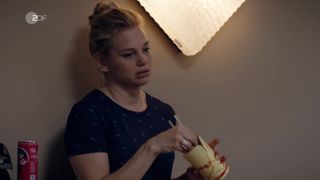 Laetitia Adrian, Bianca Nawrath - Unter anderen Umstanden s01e17 (2020) sexy actress videos