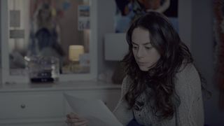 Willow Shields, Sarah Wright - Spinning Out s01e09-10 (2020) celeb booby video