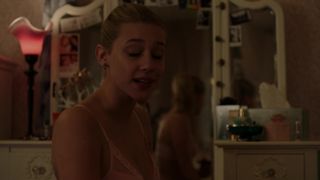 Lili Reinhart naked - Riverdale (2017) (Season1,Episode1)