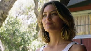 Leila George, Emily Deschanel nude - Animal Kingdom s04e07 (2019)