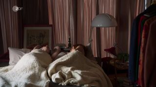 Claudia Eisinger, Svenja Jung nude - Zarah Wilde Jahre (2017) (Season1, Episode4)