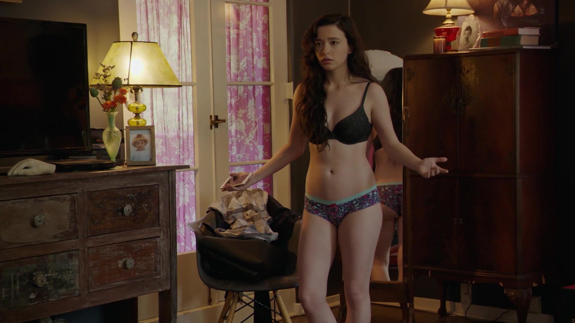 Mikey Madison nude - Better Things (2017) (Season 2, Episode 3) .