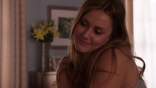 Julianna Guill sexy – Girlfriends Guide to Divorce s01e02 (2014)