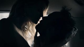 Ellen Hollman nude - Six s01e03 (2017) side boob