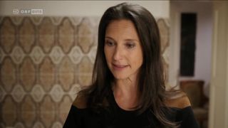 Zoe Straub nude - Vorstadtweiber (2016) (Season 2, Episode 1)