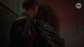 Karolina Gruszka, Oliwia Bosowska - Kod genetyczny s01e01-07 (2020) celeb topless scenes