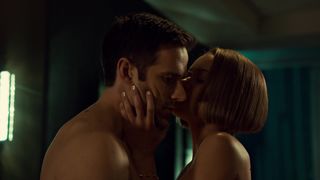 Tatiana_Maslany_-_Orphan_Black_s02e03-05_ (2014)