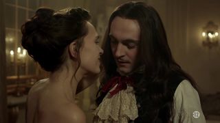 Anna Brewster - Versailles s02e01 (2017) Nude actress