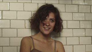 Liv Lisa Fries, Leonie Benesch - Babylon Berlin s02e01 (2017) Censored celebs scenes