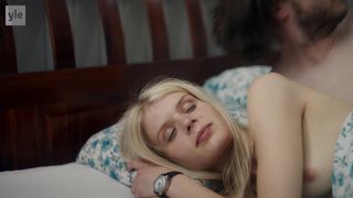 Alina Tomnikov - Donna s01 (2018) celebrity hot scene