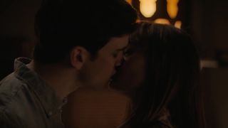 Ella Purnell naked scene - Sweetbitter s01e03 (2018, NUDE)