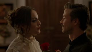 Elizabeth Gillies - Dynasty s02e21 (2018) Nude movie scene