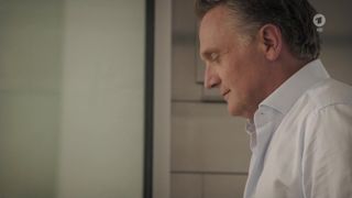 Martina Ebm - Vorstadtweiber s01e03 (2015) actress hot video scene