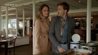 Luise Bahr, Sarah Maria Besgen - Manner! Alles auf Anfang s01e01 (2015) celebs topless scenes