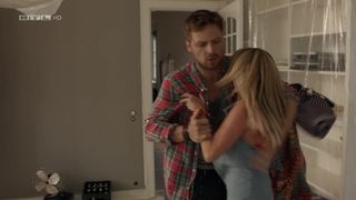 Luise Bahr, Sarah Maria Besgen - Manner! Alles auf Anfang s01e01 (2015) celebs topless scenes