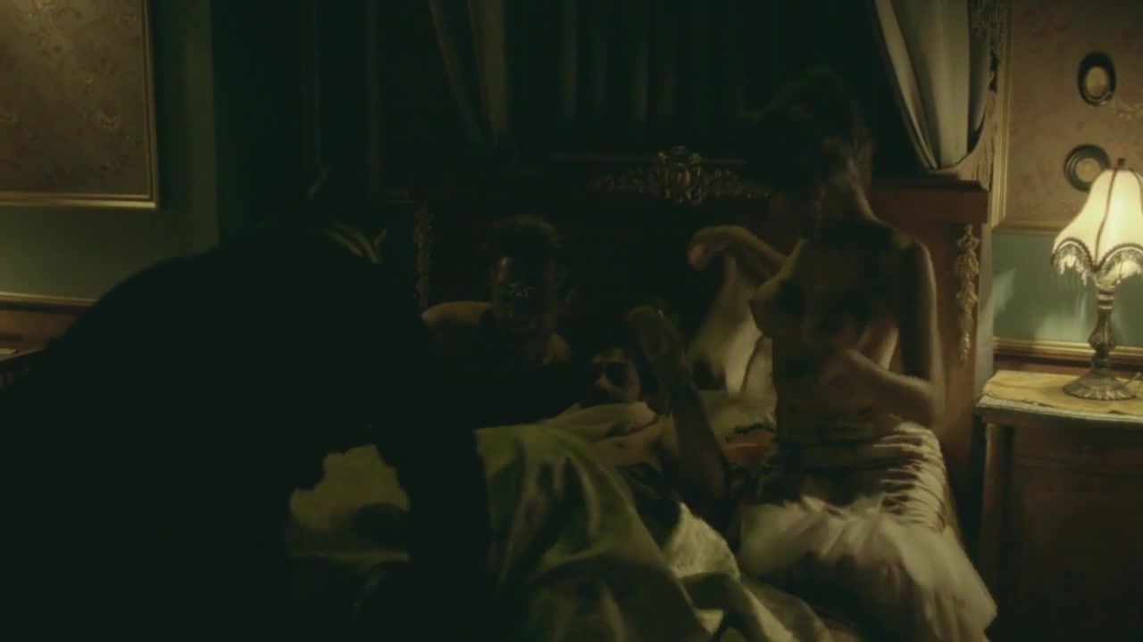 Aqui en la Tierra adult series preview