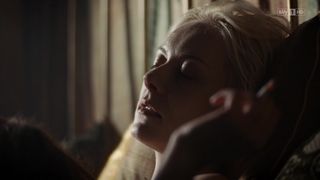 Severija Janusauskaite, Sophie Pfennigstorf - Babylon Berlin s01e04 (2017) Naked "topless" scene