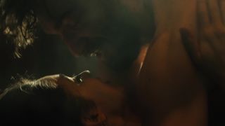 Jeanine_Mason_-_Of_Kings_and_Prophets_s01e01 (2016)