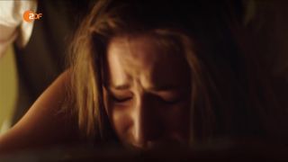 Natalia Belitski - Familie s01e01 (2016) Nude film scenes