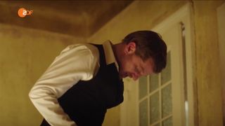 Natalia Belitski - Familie s01e01 (2016) Nude film scenes