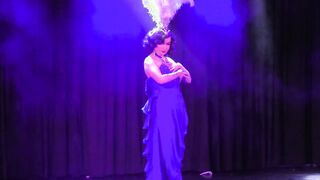 Miss Chrissy Smooch "Stardust Deluxe" old-school burlesque activity