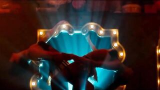 Christina Aguilera - Burlesque - Express with lyrics (lyrics on screen)