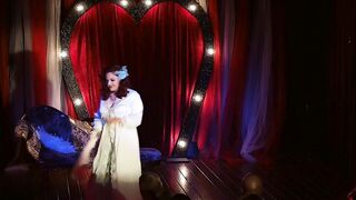 Phoebe Magnifique Crawling the Walls 2016