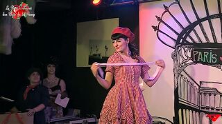 Mamz'elle Plum'ti "French Pinch up" Burlesque activity, Le Petit Cabaret des Bois