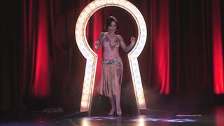 07 Babe Hula la Peephole Babe