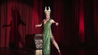 08 Stunner Hula la Snake Charmer