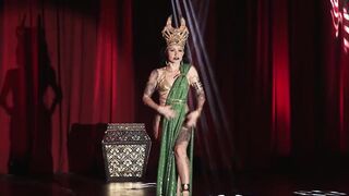 08 Stunner Hula la Snake Charmer