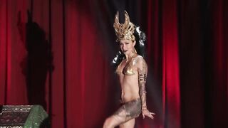 08 Stunner Hula la Snake Charmer