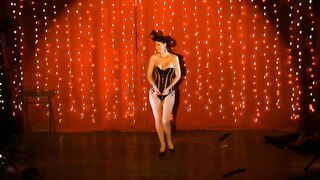 Sensu'Elle performing Pussycat of Paradise