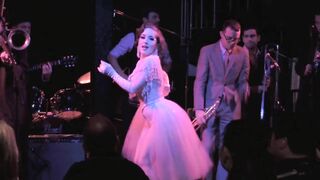 Medianoche performing at Night Owls