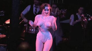 Medianoche performing at Night Owls