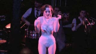 Medianoche performing at Night Owls