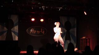 Expose Me @ The Rivoli - Pleasure Button PetitFour
