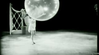 Burlesque dancer - Sally Rand's 'Bouncy Dance'