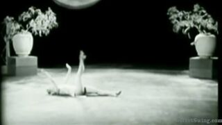 Burlesque dancer - Sally Rand's 'Bouncy Dance'