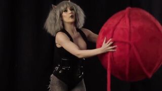 Courtney Covet - Can Your Twat Do the Dog