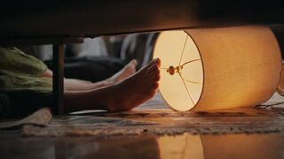 Kaley Cuoco hot - The Flight Attendant s01e06 (2020) TV Show Sexy Celebs