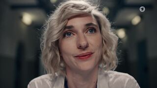 Hannah Ehrlichmann - Schneller als die Angst s01e02 (2021) NUDE SEX SCENE