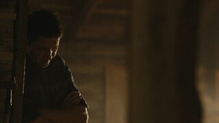 Emma Laird – Mayor of Kingstown s01e09 (2021) TV SHOW Hot Bath Scene