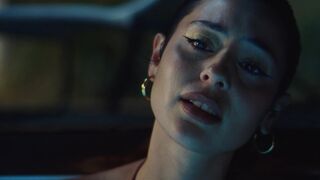 Alexa Demie, Minka Kelly – Euphoria s02e06 (2022) Hot Bikini Scene